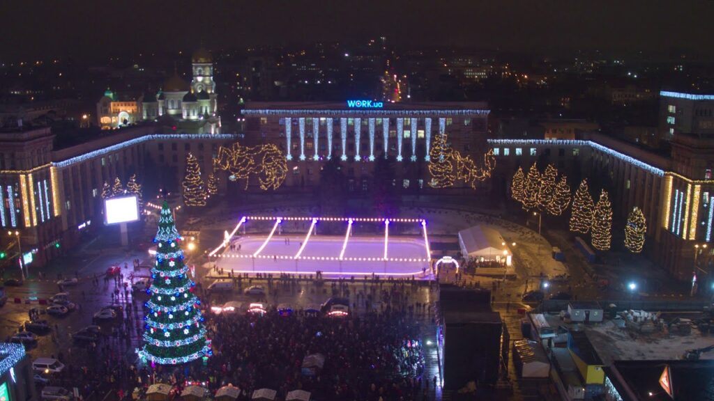 В центре Днепра открыли каток